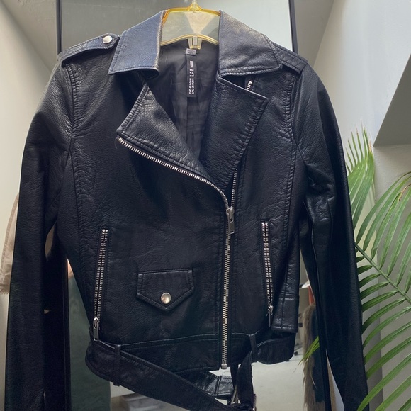 Fitted black faux leather jacket - Picture 1 of 5